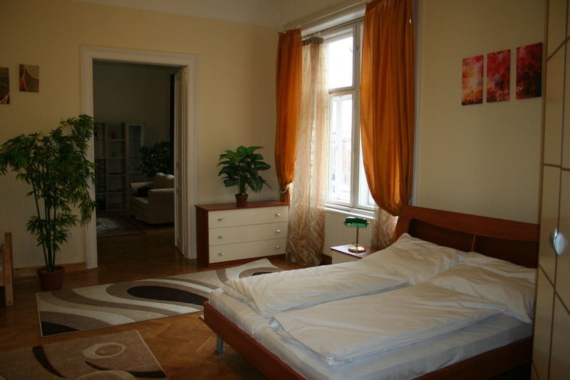 Walking Bed Budapest Hostel Exteriör bild