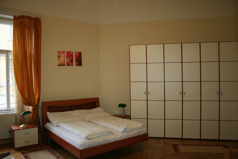 Walking Bed Budapest Hostel Exteriör bild