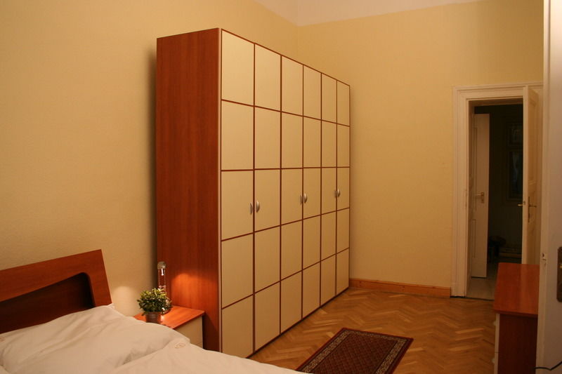 Walking Bed Budapest Hostel Exteriör bild