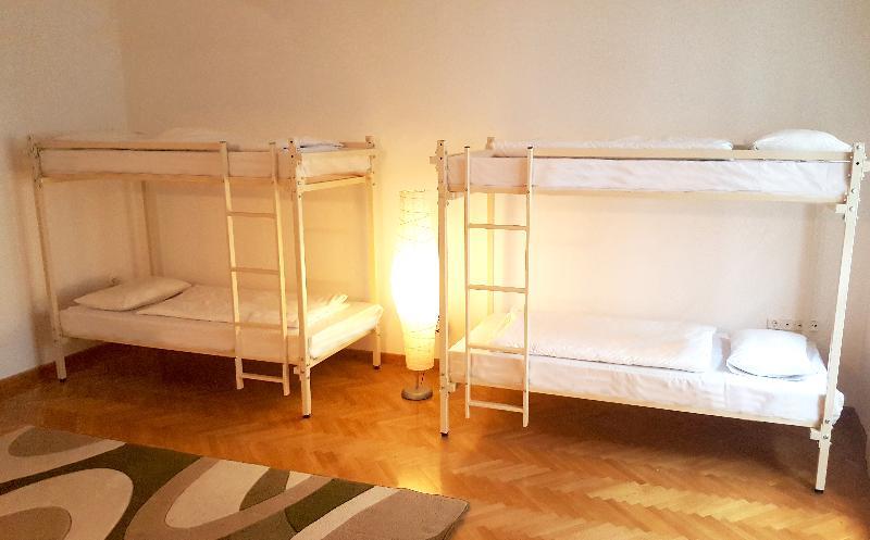 Walking Bed Budapest Hostel Exteriör bild