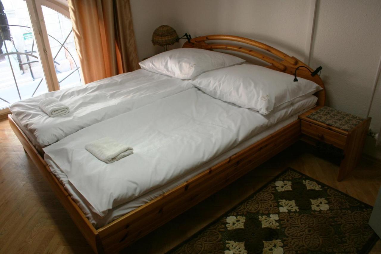 Walking Bed Budapest Hostel Rum bild
